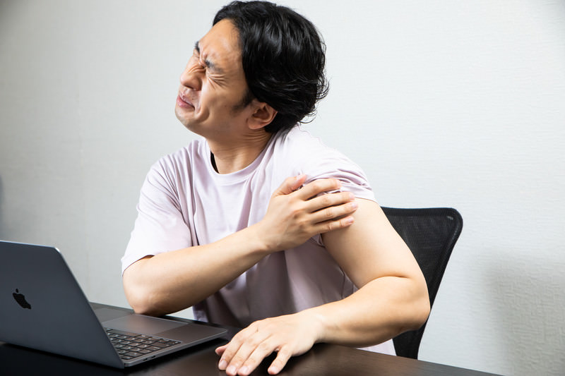 慢性的な腰痛・肩こりに、ひとりで悩まない。心と身体に寄り添う鍼灸施術で、軽やかな毎日へ。